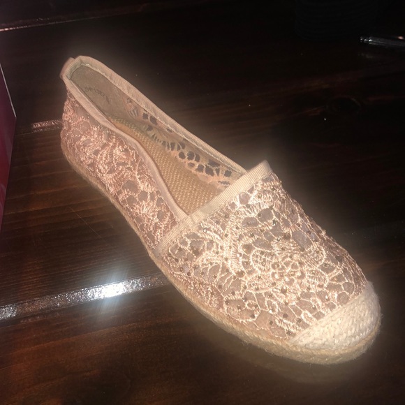 Shoes - Picture 1 of 4